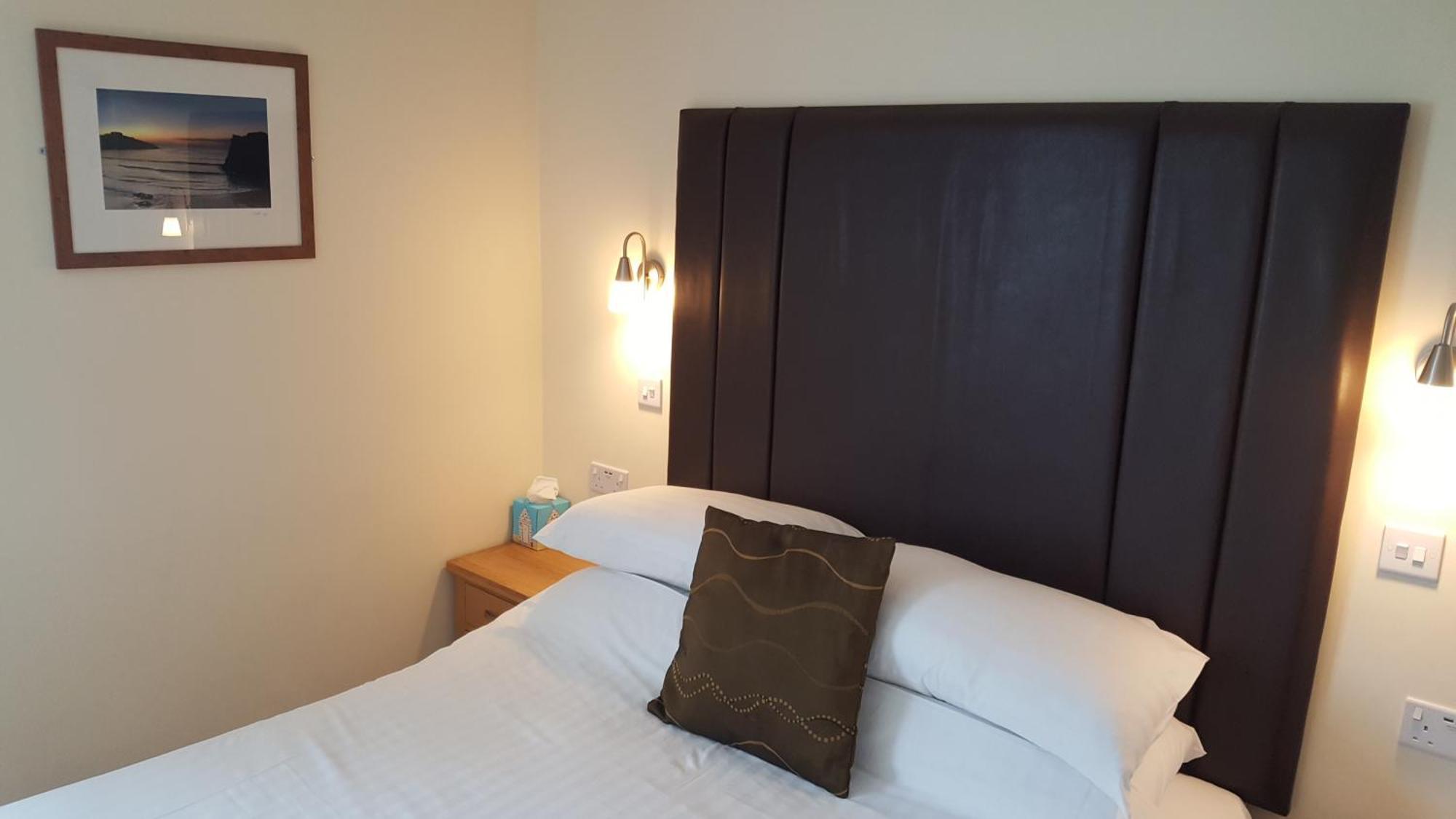 Geckos Rest Bed & Breakfast New Quay Екстериор снимка
