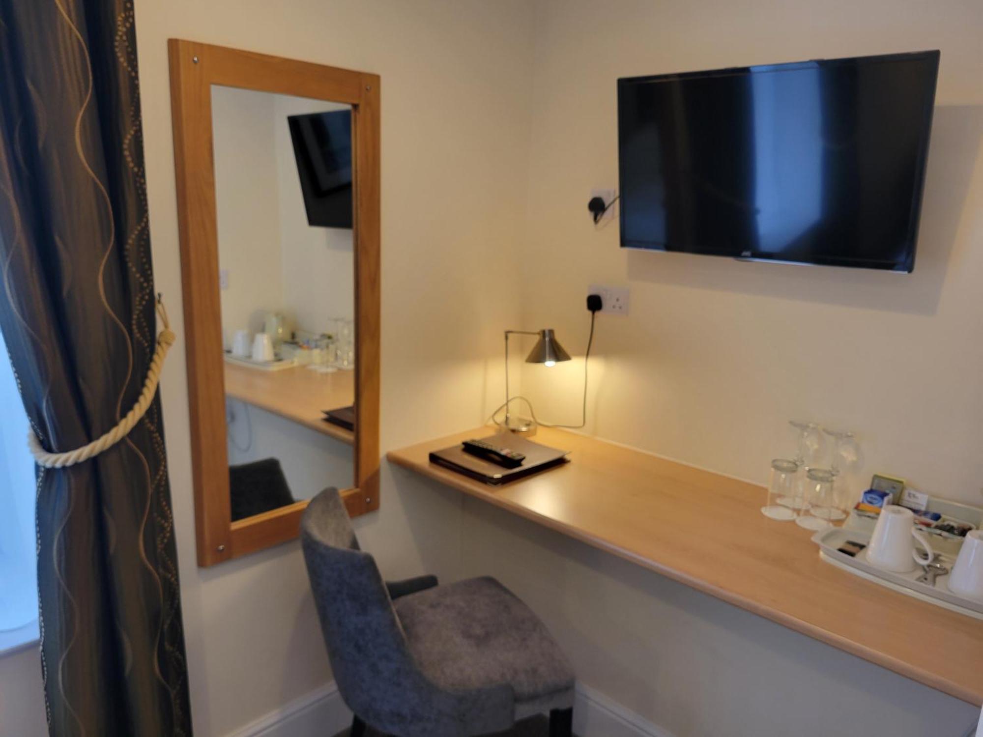 Geckos Rest Bed & Breakfast New Quay Екстериор снимка