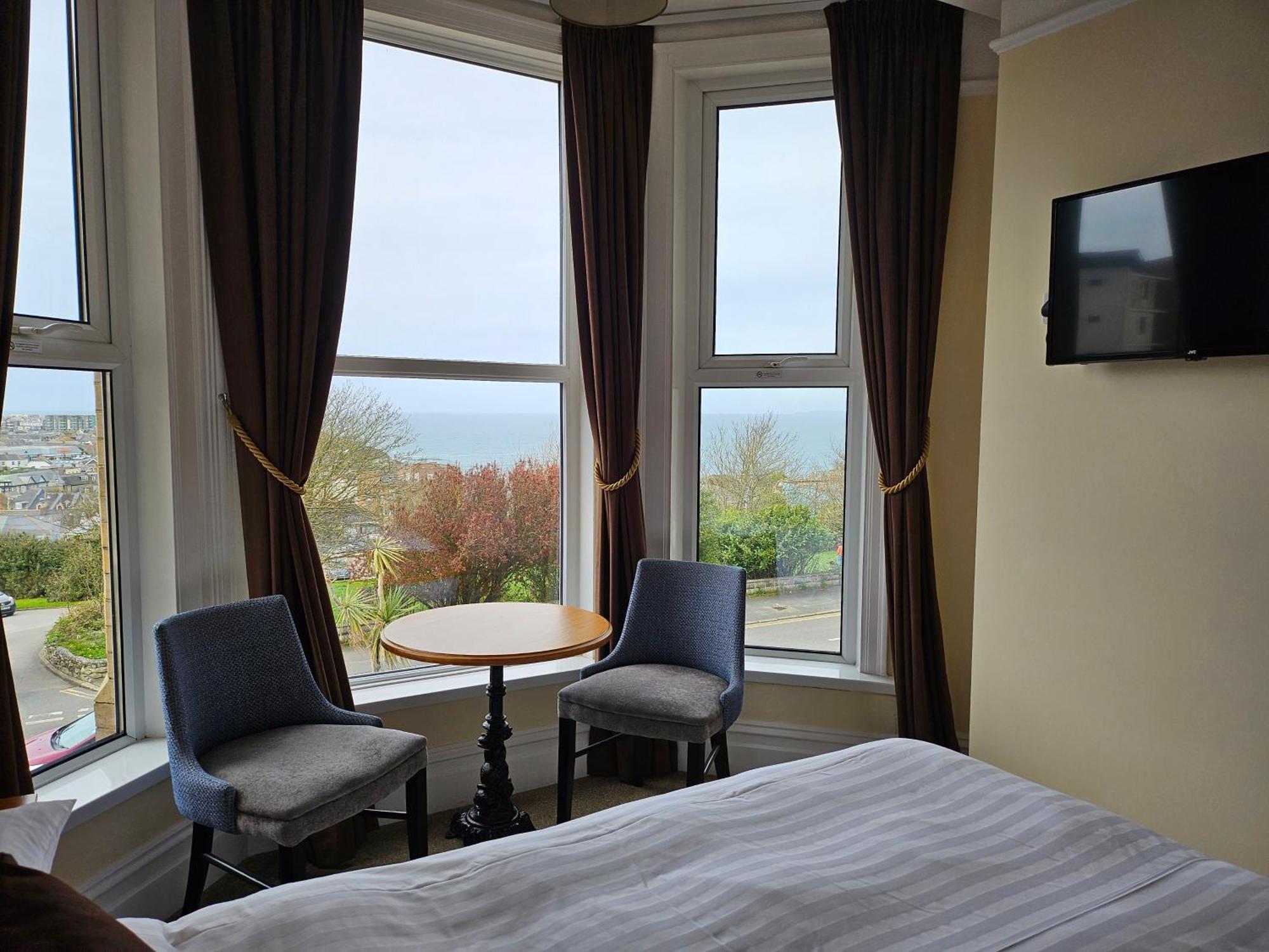 Geckos Rest Bed & Breakfast New Quay Екстериор снимка