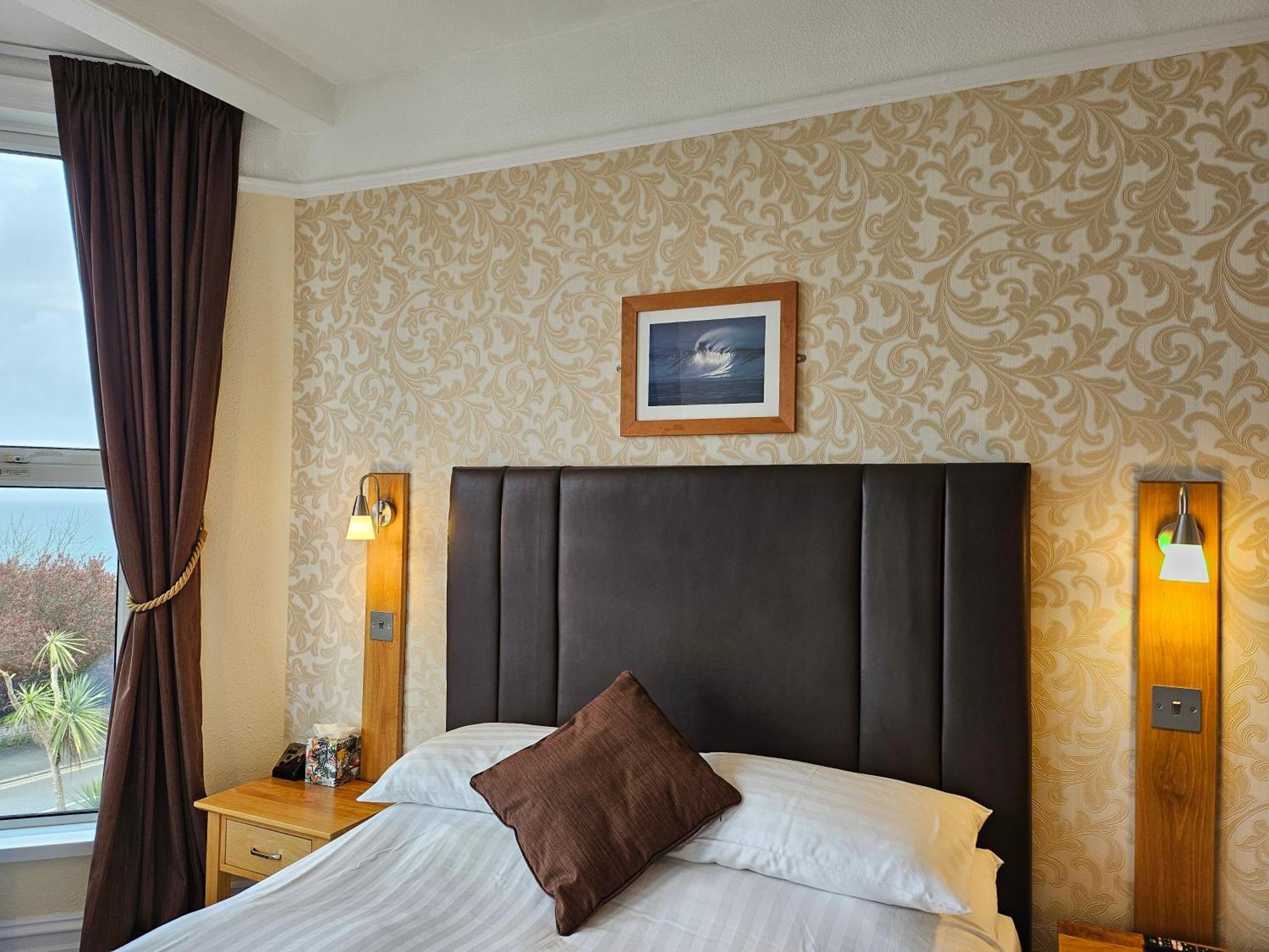 Geckos Rest Bed & Breakfast New Quay Екстериор снимка