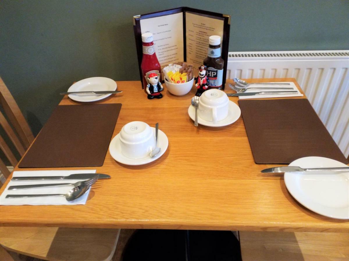 Geckos Rest Bed & Breakfast New Quay Екстериор снимка